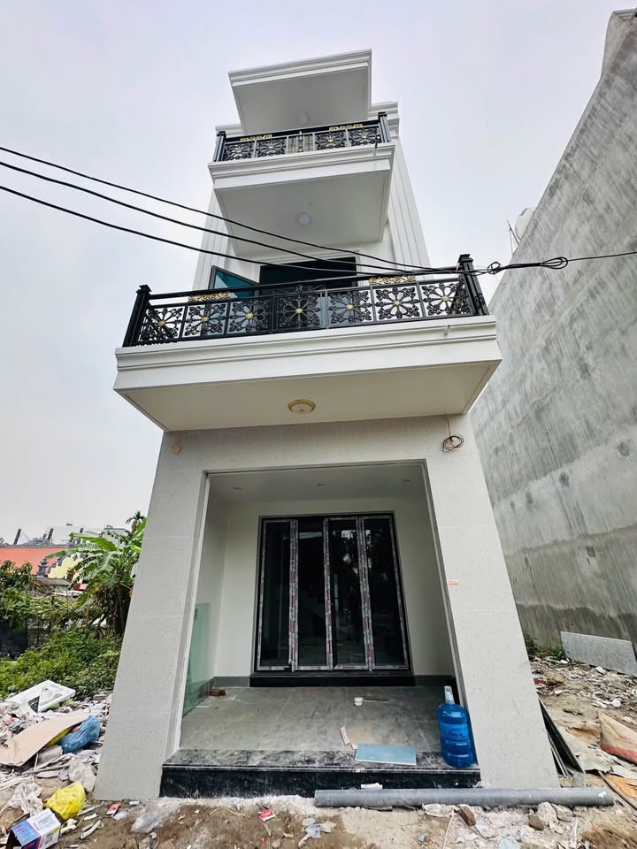 Nhà độc lập 3 tầng Hồng Thái 61m² giá chỉ 2.25 tỷ - Tiện ích đầy đủ!