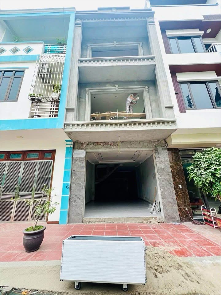 Nhà 3 tầng Trần Lãm, Thái Bình 55m² giá 4 tỷ - Ô tô đỗ cửa, vị trí đẹp!