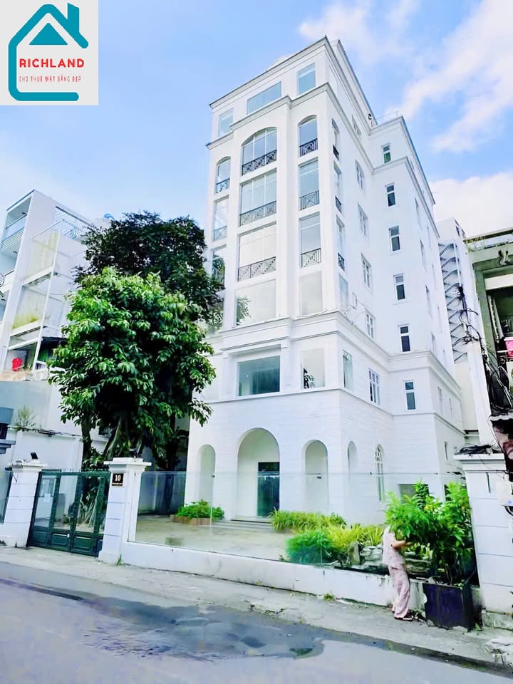 Cho thuê tòa nhà mặt tiền 10 Hoàng Diệu, Phú Nhuận, 600m² - Kinh doanh đa ngành nghề