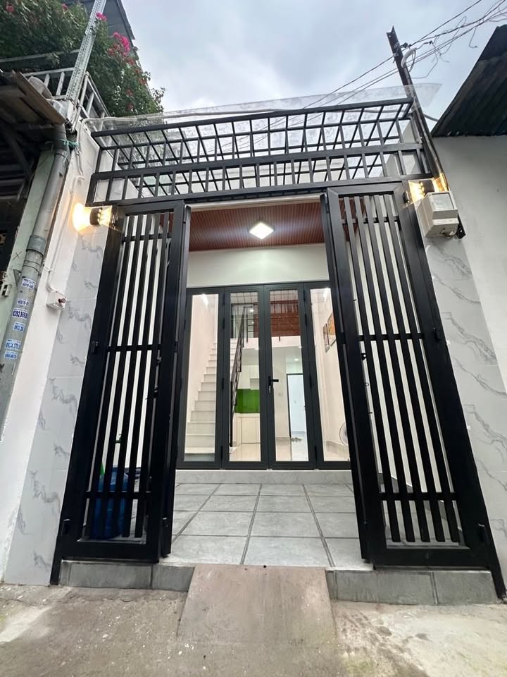 Nhà đẹp tại Quận 12, 35m² giá 3.35 tỷ - Sẵn sàng vào ở ngay!