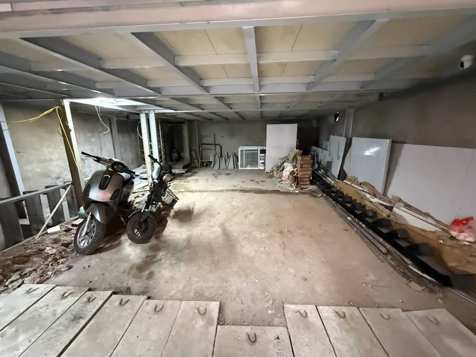 Nhà riêng Văn Chương Đống Đa 69m² giá 15.8 tỷ - Kinh doanh sầm uất, ô tô vào tận nhà!