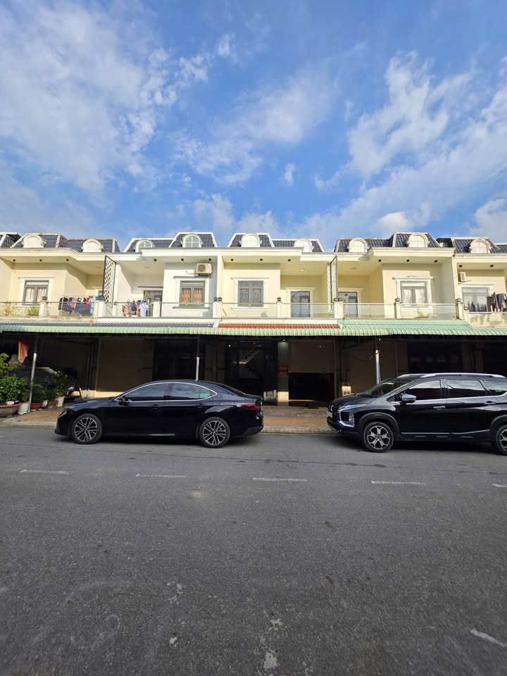 Nhà phố Tân Phước Khánh, Tân Uyên 60m² giá chỉ 3.2 tỷ - Sổ hồng riêng, hỗ trợ ngân hàng!