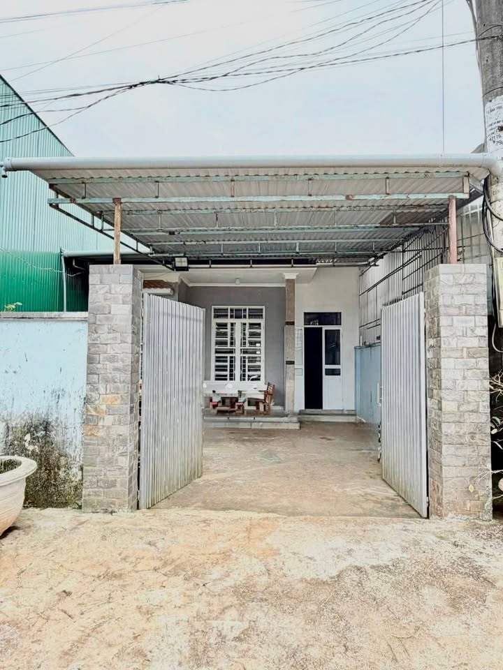 Nhà đẹp chính chủ tại Hẻm 240 Nguyễn Chí Thanh, Pleiku 70m² - Giá chỉ 1.5 tỷ!