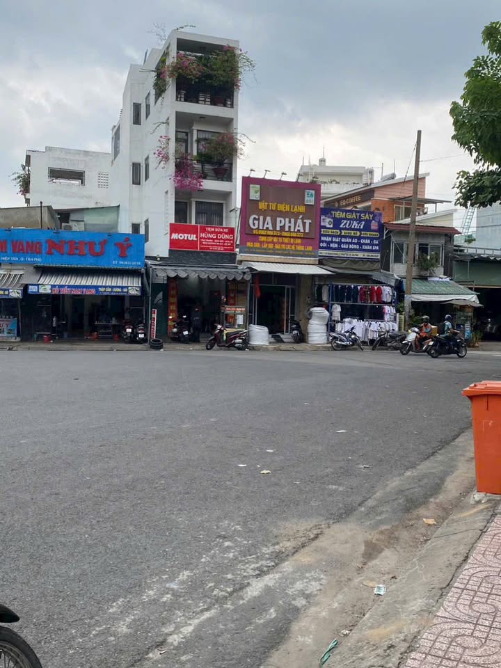Nhà mặt tiền kinh doanh Lê Quang Chiểu, Tân Phú 82m² - Giá chỉ 15 triệu/tháng!