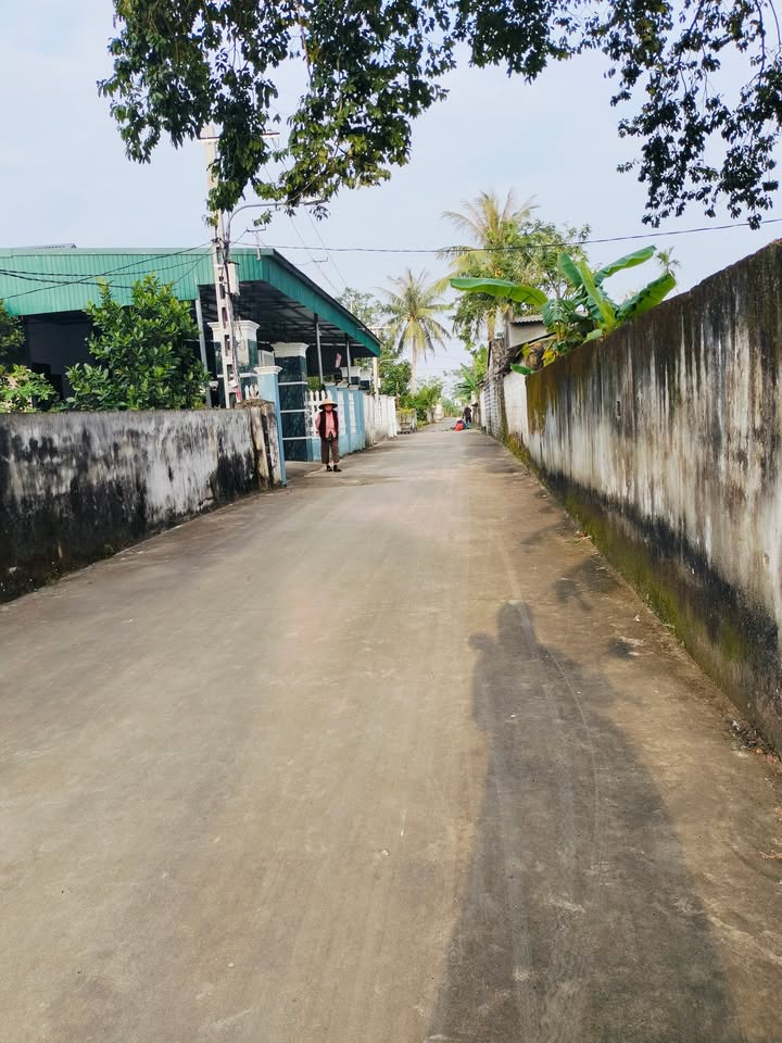 Đất thổ cư Quảng Hợp 150m² giá 400 triệu - Vị trí trung tâm thuận lợi!