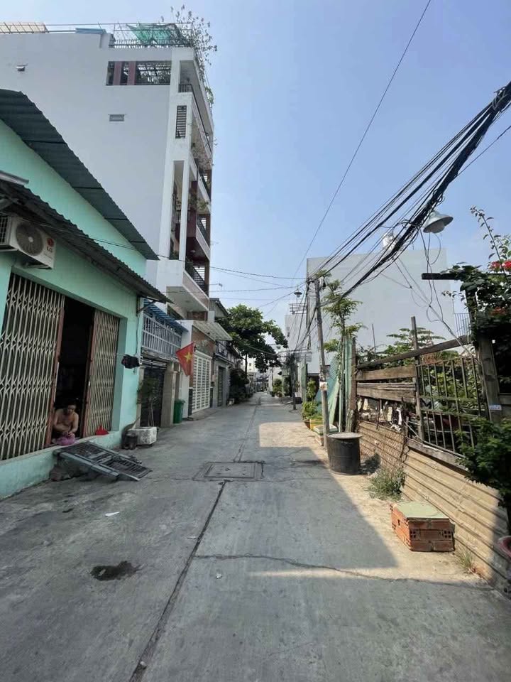 Nhà phố Tân Kiên Bình Chánh 90m² giá 11 tỷ - Khu an ninh văn hóa, hai mặt tiền thoáng đãng!