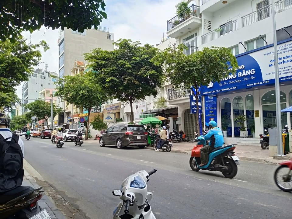 FrontHouse Nguyễn Trọng Tuyển, Phú Nhuận 81m² giá 17 tỷ - Đầu tư sinh lời ngay!