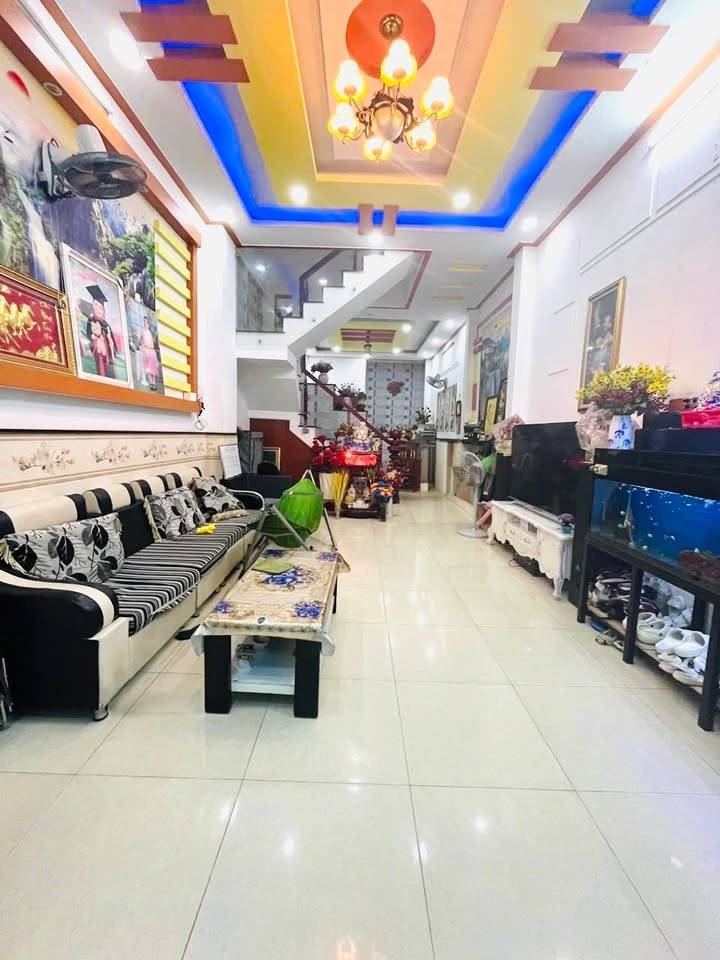 Nhà đẹp 4 tầng đường Hiệp Thành 62m² giá 5 tỷ - Gần chợ Hiệp Thành, khu dân cư an ninh!