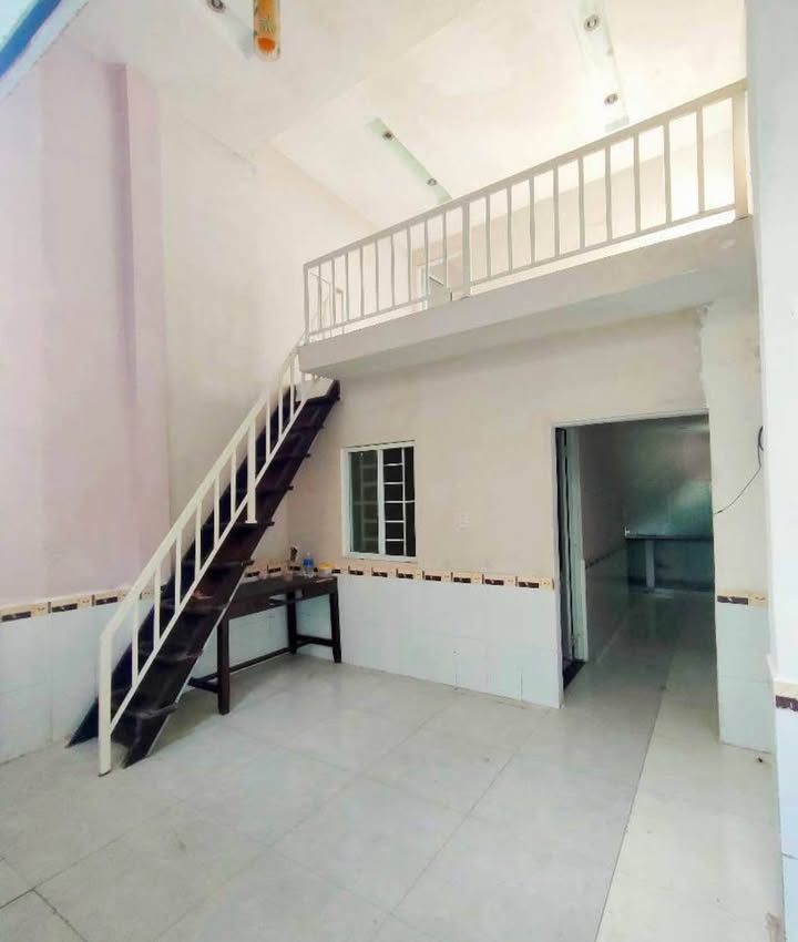 Nhà phố Hoàng Diệu 33m² giá 2 tỷ - Trung tâm tiện ích đầy đủ!