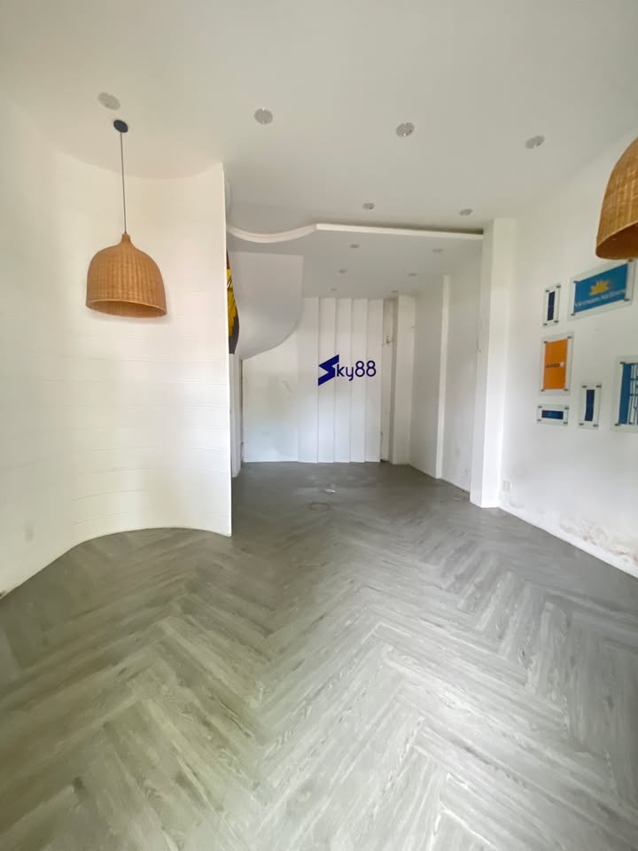 Nhà cho thuê 3,5 tầng đường Nguyễn Hữu Thọ, Hải Châu, Đà Nẵng 100m² - Giá chỉ 15 triệu/tháng!