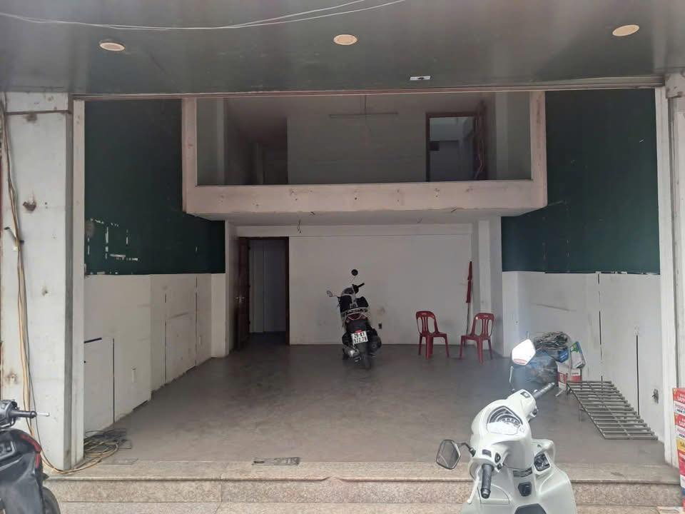 Cho thuê mặt bằng kinh doanh tại phố Ngọc Lâm 60m² giá 60 triệu - Vị trí đắc địa, giao thông thuận lợi!