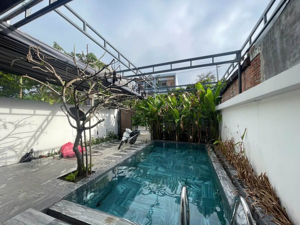 Cho thuê villa 2 tầng mặt tiền Hòa Hải - Ngũ Hành Sơn 180m² giá 40 triệu - Nội thất đầy đủ, hồ bơi riêng!