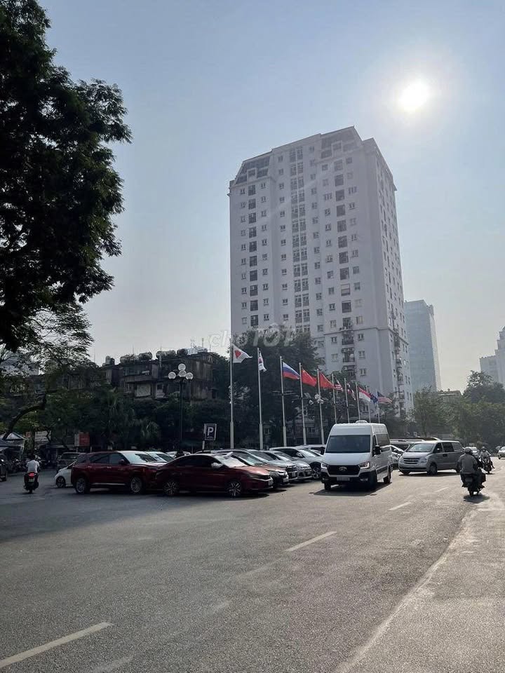 Căn hộ cho thuê C8 Giảng Võ, Quận Ba Đình 40m² giá 6.5 triệu - Tiện nghi đầy đủ!