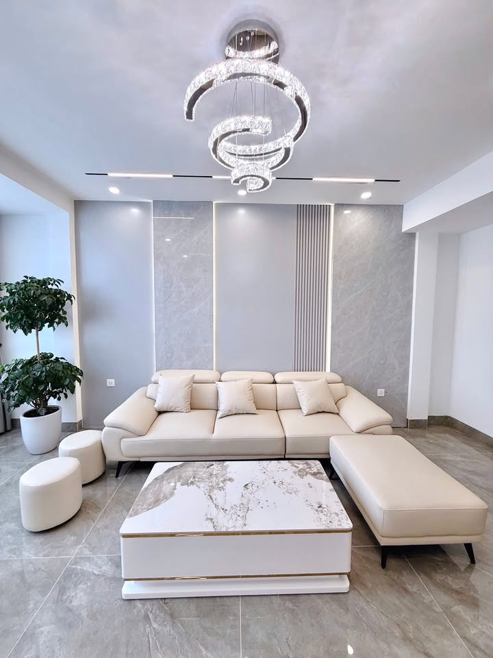 Nhà 7 tầng Ngọc Thụy, 48m² - Gara ô tô, thang máy, vị trí đắc địa!