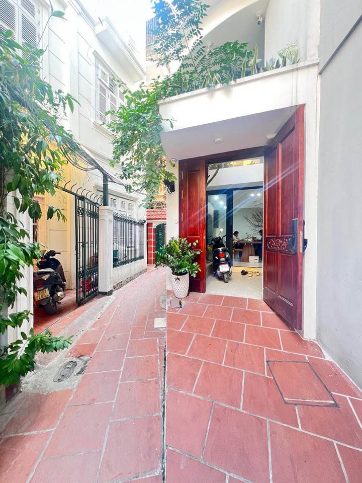 Nhà 5 tầng Hoàng Hoa Thám Ba Đình 54m² giá 18.5 tỷ - Thiết kế hiện đại, vào ở ngay!