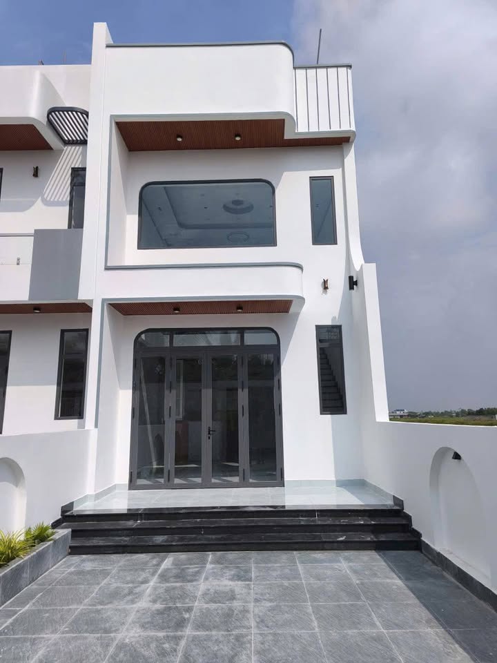 Nhà mới 100% tại Mỹ Hạnh Nam, 125m² giá 2.25 tỷ - Phong thủy tốt!