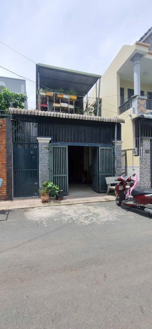 Cho thuê nhà phố Tân Đông Hiệp Dĩ An 100m² giá 6.5 triệu - Thoáng mát, tiện nghi đầy đủ!