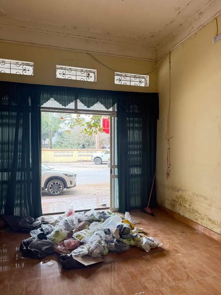 Nhà 2 tầng mặt tiền 12,5m tại Hợp Minh, Yên Bái giá chỉ 2,7 tỷ - Cơ hội đầu tư tuyệt vời!