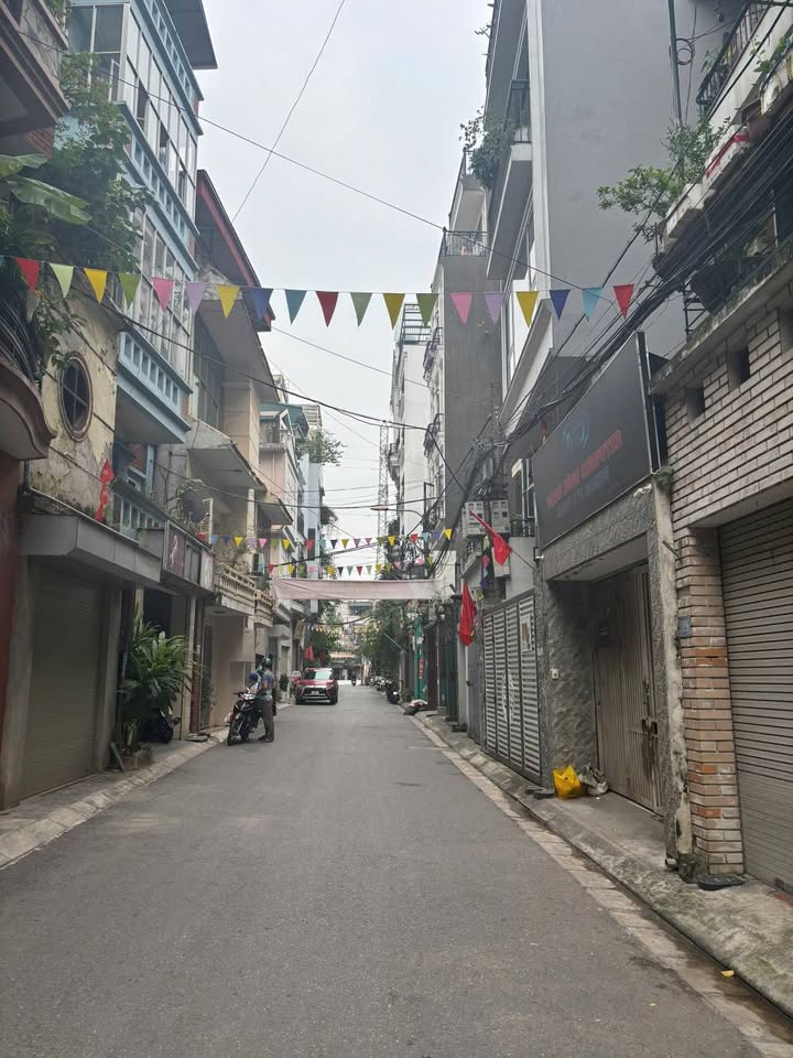 Nhà riêng Minh Khai 37m² giá 7 tỷ - Ô tô qua nhà, hai mặt ngõ thoáng!