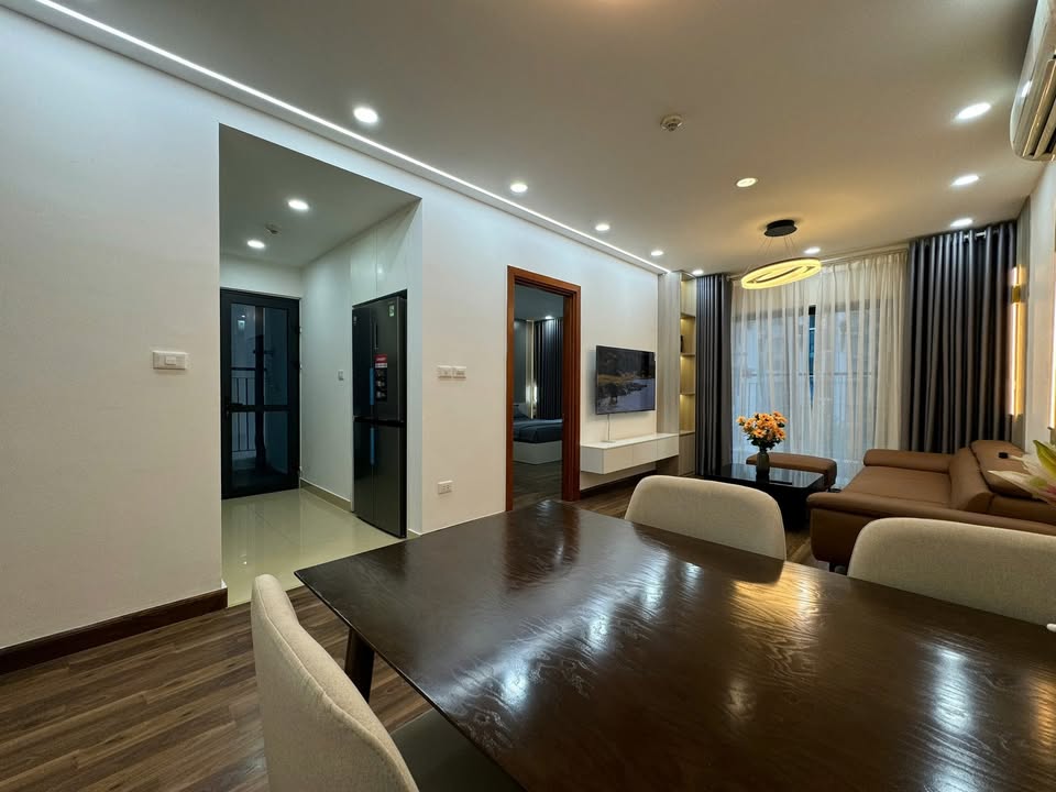 Căn hộ 4 phòng ngủ khu đô thị Ressco Cổ Nhuế 135m² giá 7 tỷ - Nội thất đầy đủ, sổ đỏ lâu dài!