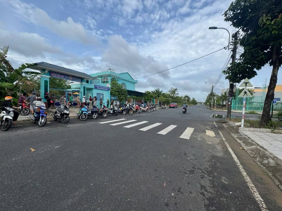 Đất nền An Xuyên Cà Mau 168m² - Sổ đỏ chính chủ, vị trí đẹp!