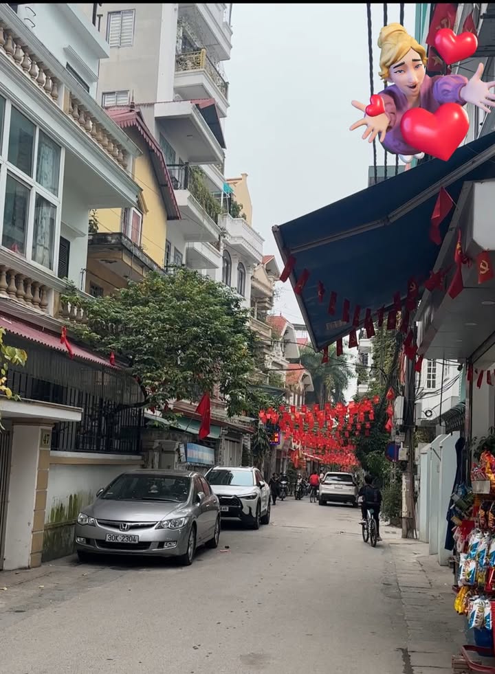 Warehouse đường Tứ Liên, Tây Hồ 300m² giá 9.5 tỷ - Ngõ thông ô tô, mặt tiền rộng!