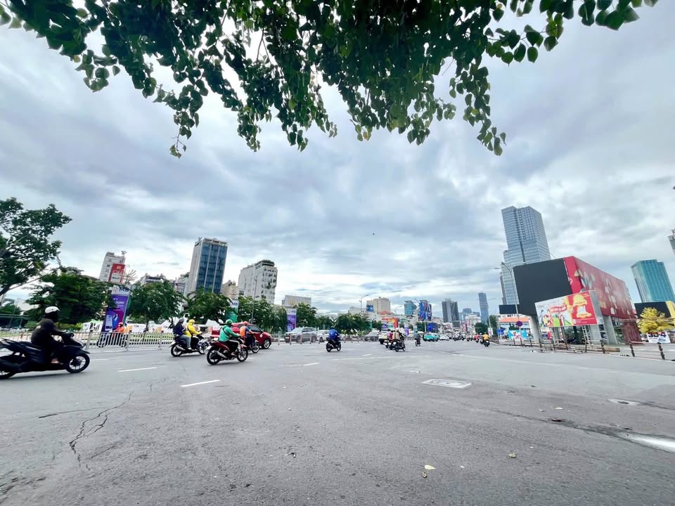 Toà nhà thương mại mặt tiền Calmette 149m² giá 190 tỷ - Cơ hội đầu tư đắc địa!