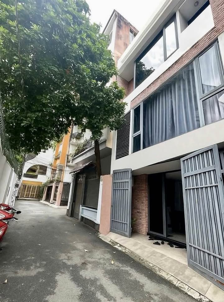 Nhà cho thuê đẹp hẻm xe tăng đường Phổ Quang, Tân Bình 104.5m² giá 30 triệu - Trống suốt, sẵn sàng hoạt động!