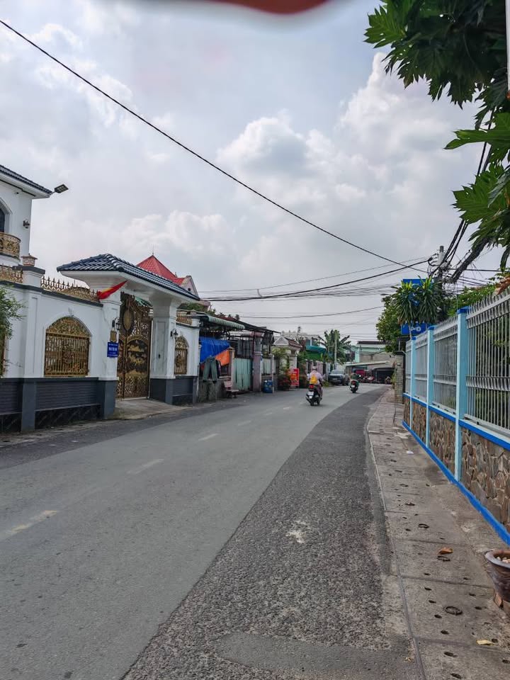 Nhà đẹp Bà Điểm, Hóc Môn 117m² giá 7,9 tỷ - Khu dân trí cao, an ninh tốt!