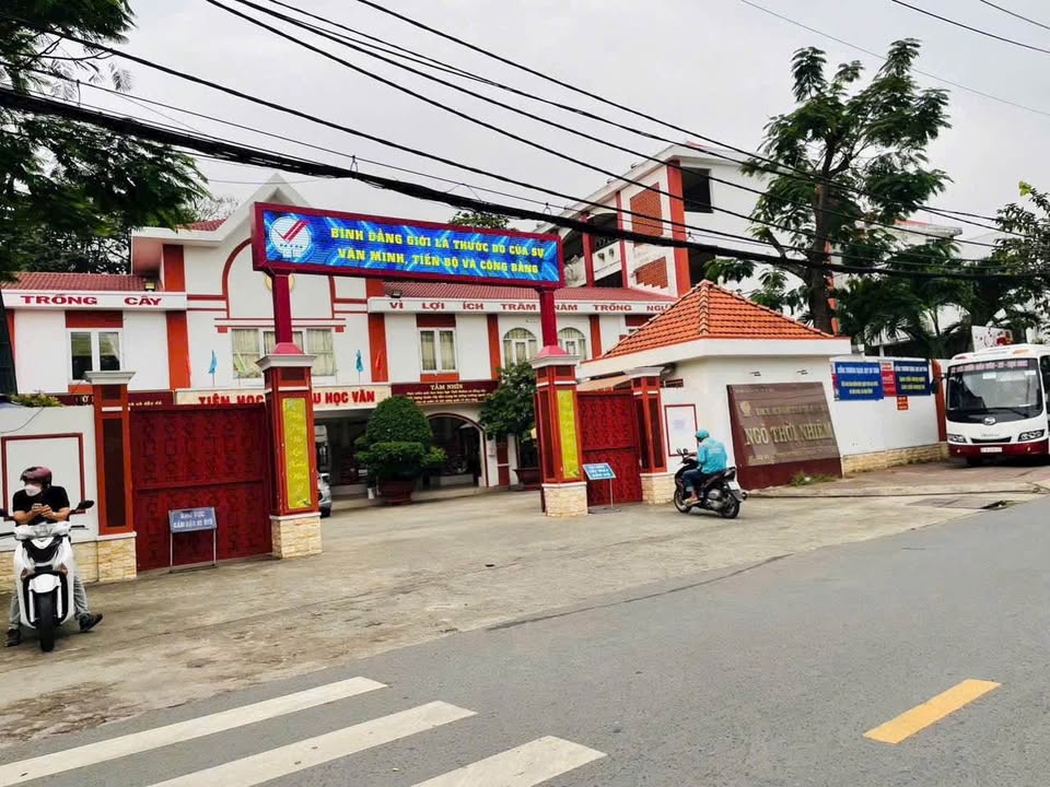 FrontHouse mặt tiền Hồ Bá Phấn, Thủ Đức 211m² giá 23 tỷ - Đầu tư lý tưởng!