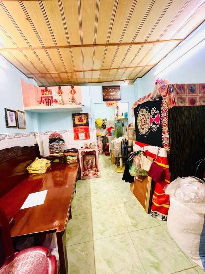 Nhà riêng Võ Văn Kiệt, Quận 5, 18m² giá 2 tỷ - Sổ hồng chính chủ, giao dịch ngay!