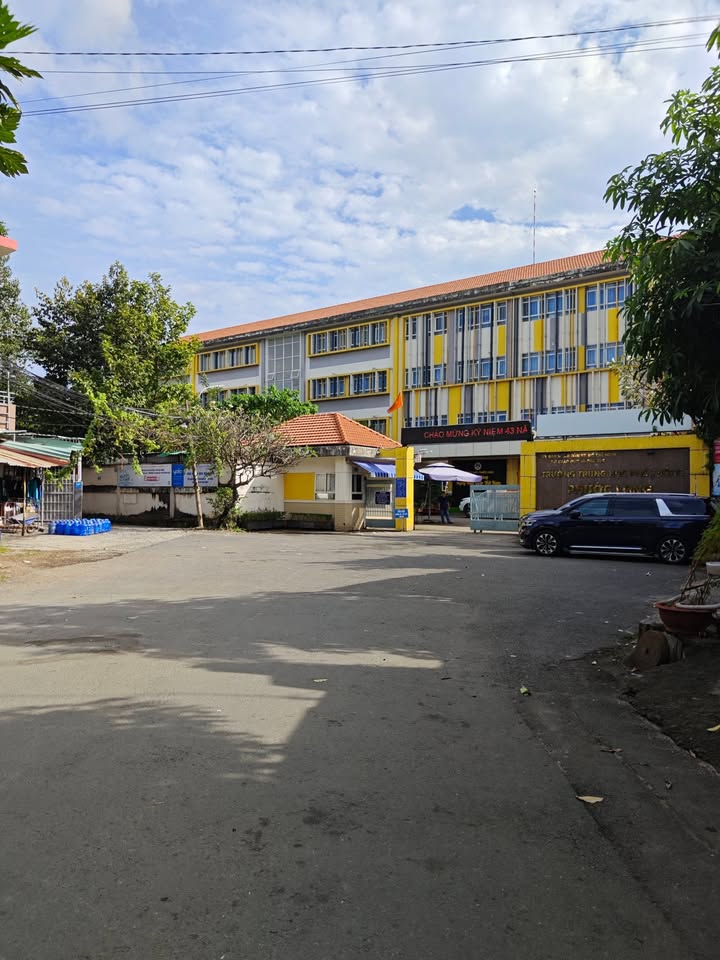 Nhà phố 5 phòng ngủ Quận 9, 138m² giá 8.4 tỷ - Chính chủ, Sổ đỏ sẵn