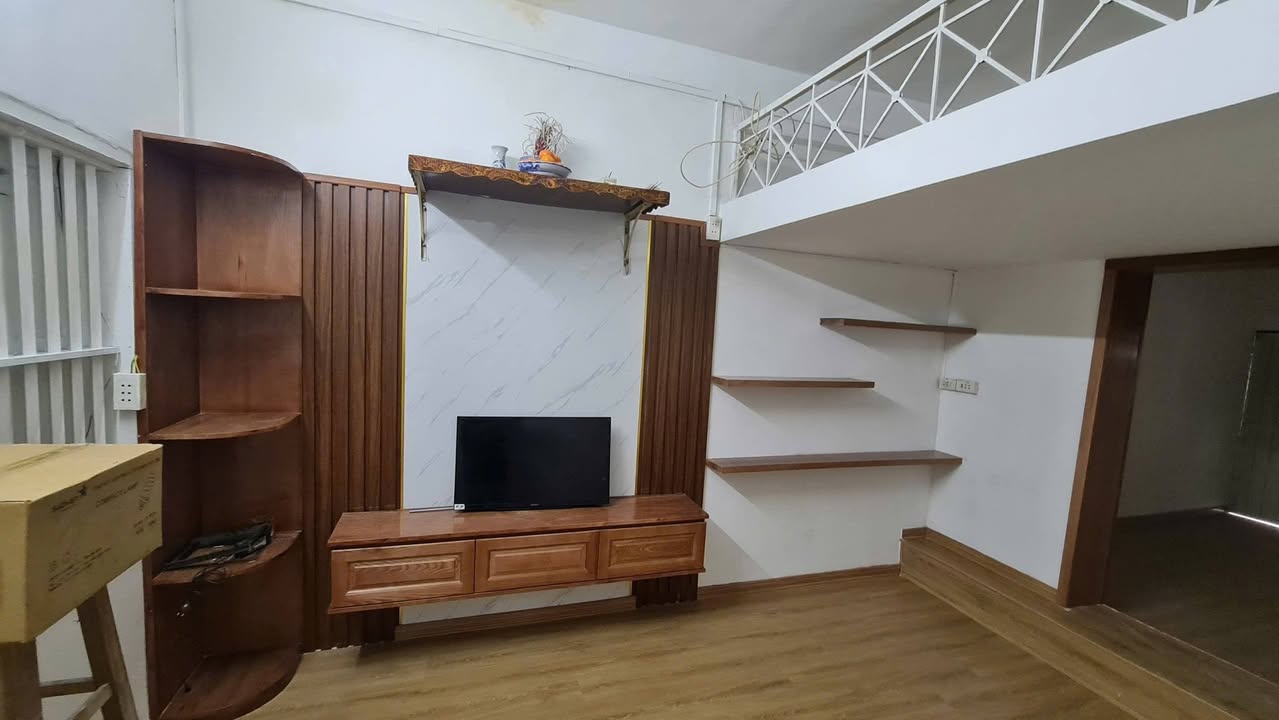 Căn hộ tập thể thuốc lá Thăng Long 32m² giá 5 triệu - Thuận tiện giao thông, đầy đủ tiện nghi!