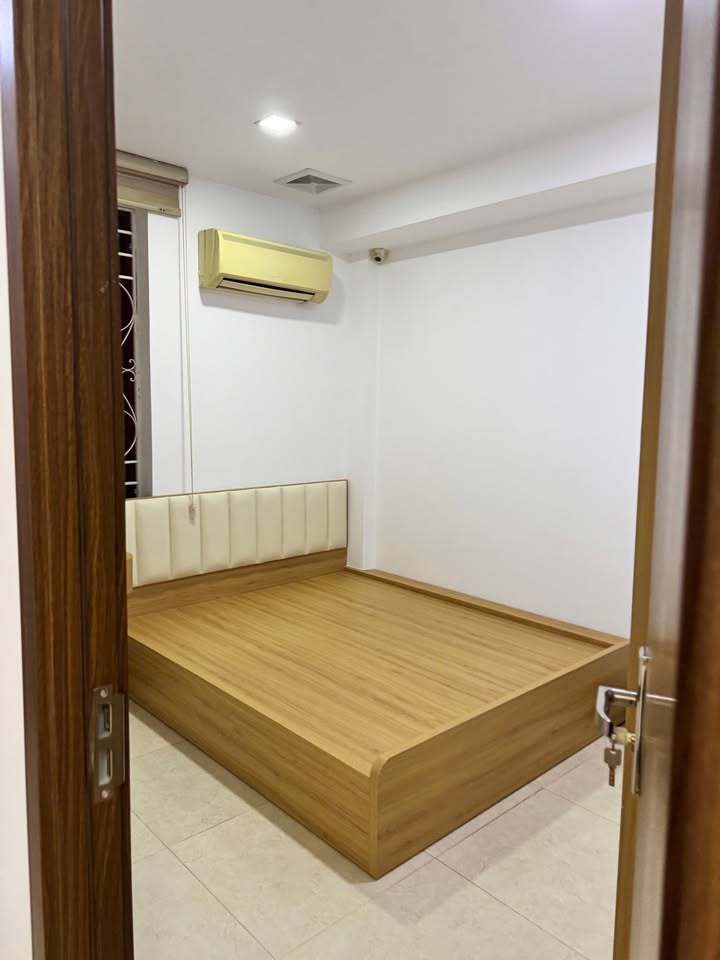 Căn hộ Tái định cư N02 Chùa Láng 95m² giá 8.6 tỷ - Nội thất đầy đủ, sẵn sàng vào ở!