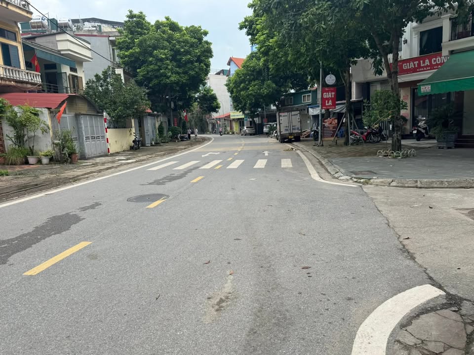 Đất nền Việt Hưng Long Biên 112m² - Chính chủ, 2 mặt đường ô tô tránh!