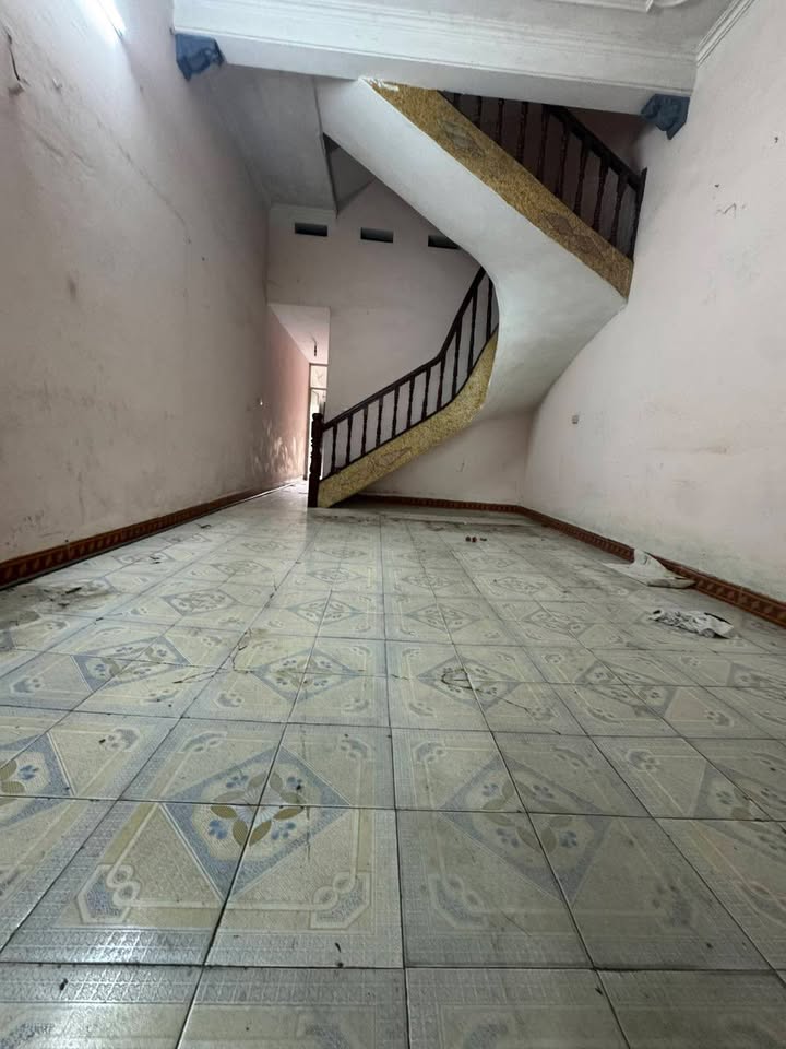 Nhà 3 tầng kiên cố đường Lê Lợi, phường Vĩnh Trại 106m² giá 2 tỷ - Ngõ thông ô tô vào thoải mái!