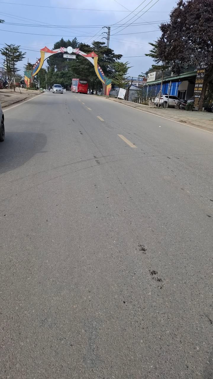 Nhà 2 tầng mặt phố Quốc Lộ 43, Mộc Châu 68m² - Giá chưa đến 5 tỷ VND!