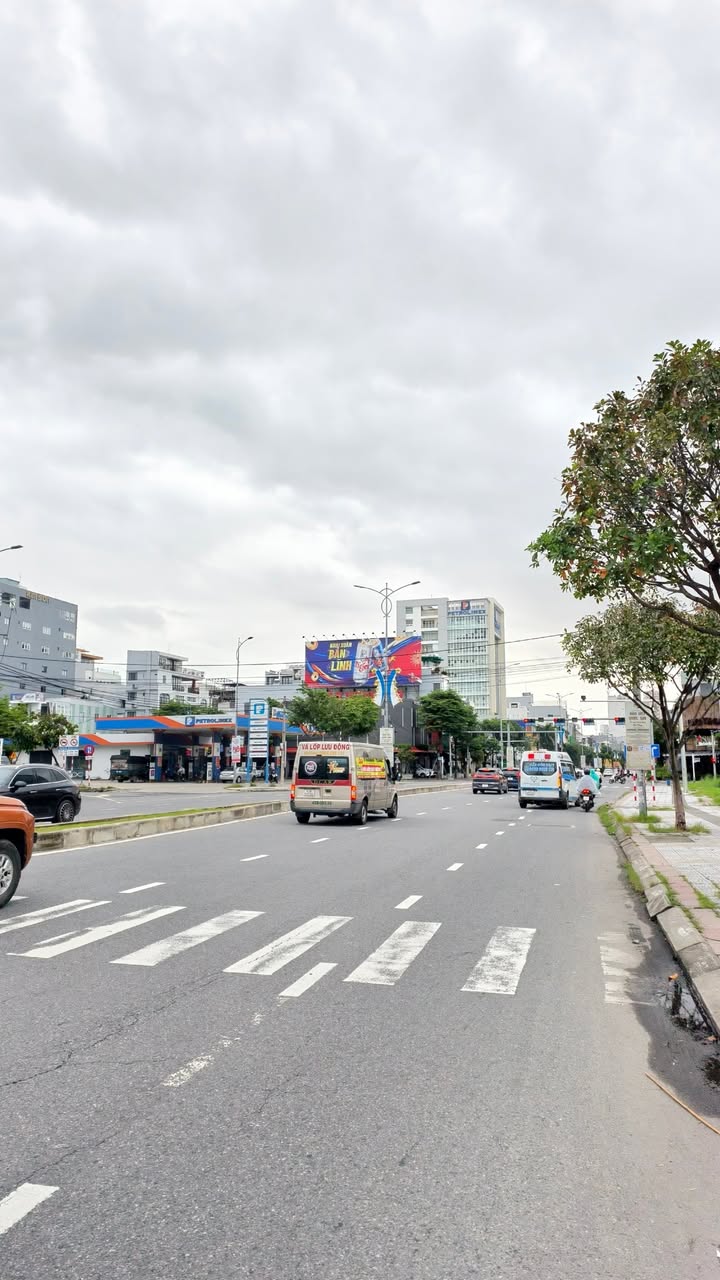 Bán gấp nhà mặt tiền Đường 2/9, Hải Châu, Đà Nẵng 142m² - Chính chủ, vị trí đắc địa!