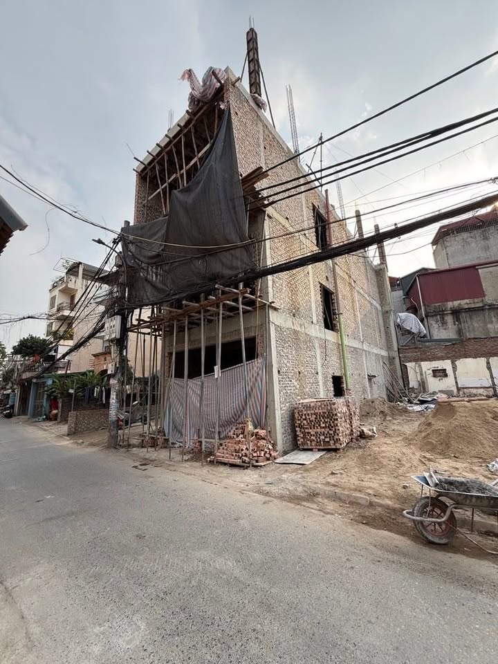 Nhà 7 tầng Ngọc Thụy 90m² giá 29 tỷ - Thiết kế hiện đại, ô tô tránh nhau!