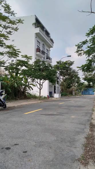 Đất nền KDC Nam Sài Gòn 100m² giá 2.2 tỷ - Pháp lý rõ ràng, xây dựng tự do!