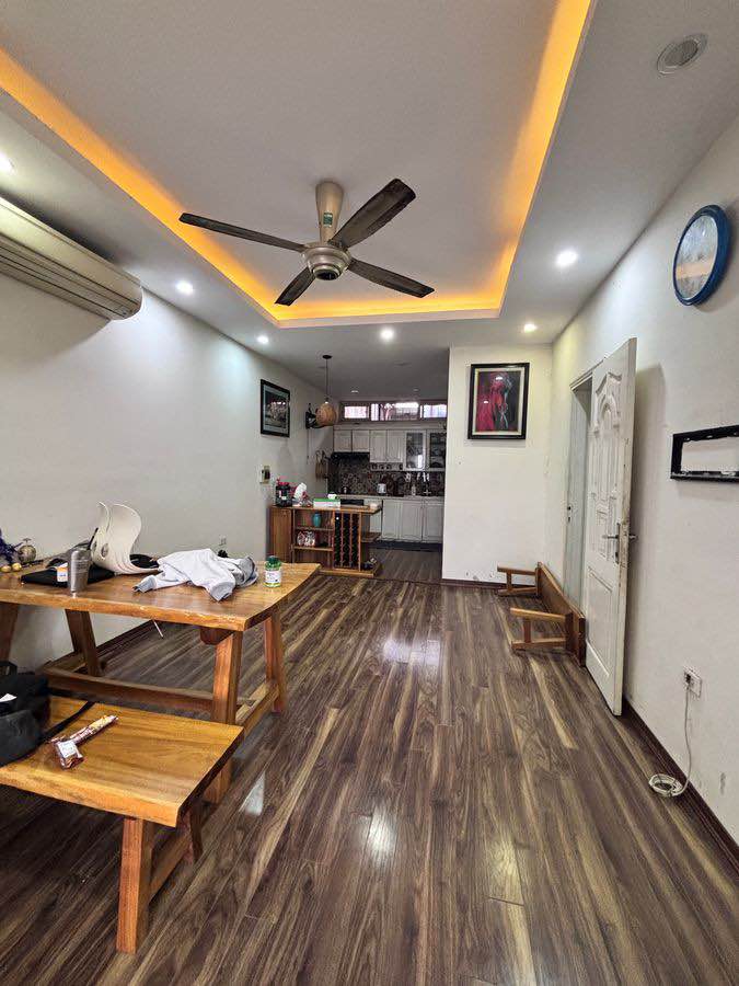 Căn hộ tập thể Nguyễn Thái Học, Ba Đình 130m² - Full nội thất, ô tô đỗ cửa!