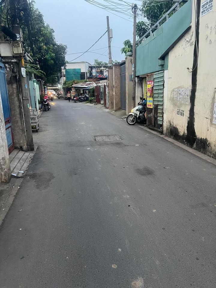 Nhà 3 tầng hẻm xe hơi 68m² Phước Long B giá chỉ 6 tỷ - Không thể bỏ lỡ!