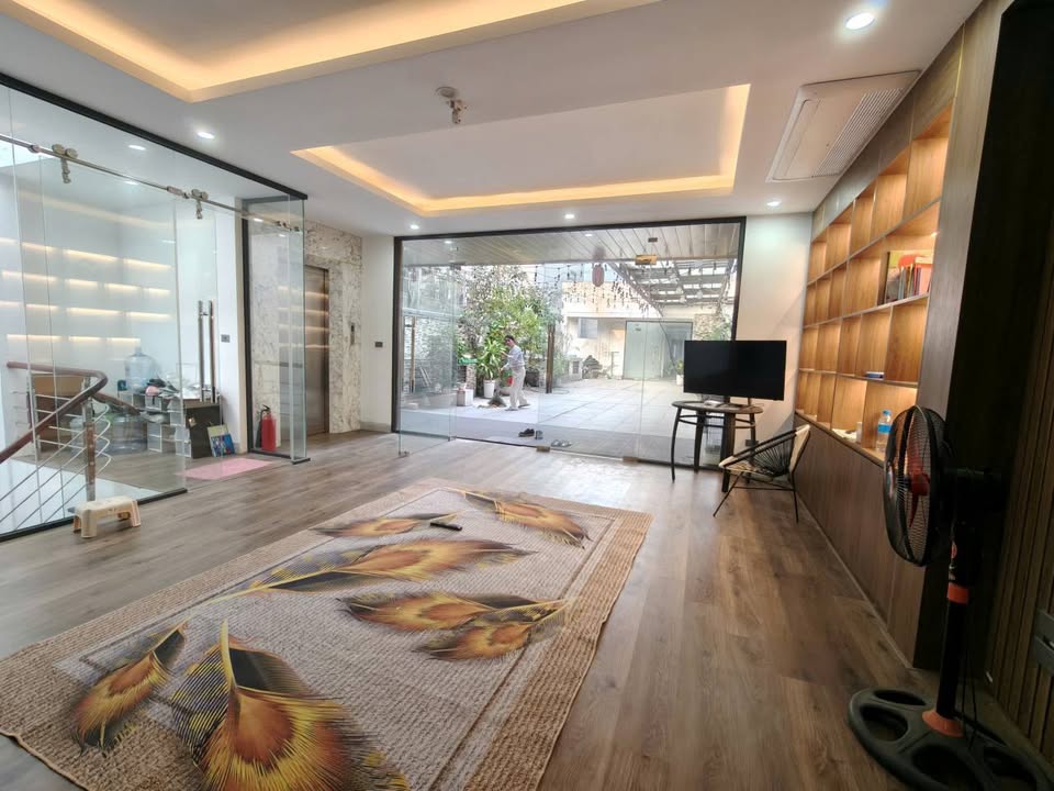 Văn phòng cho thuê 200m² tại Yên Phụ - Giá chỉ 25 triệu/tháng!