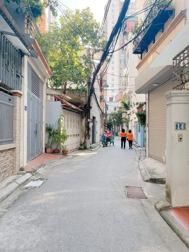 Đất chính chủ Thạch Bàn 52m² giá 3.1 tỷ - Giao dịch nhanh chóng!