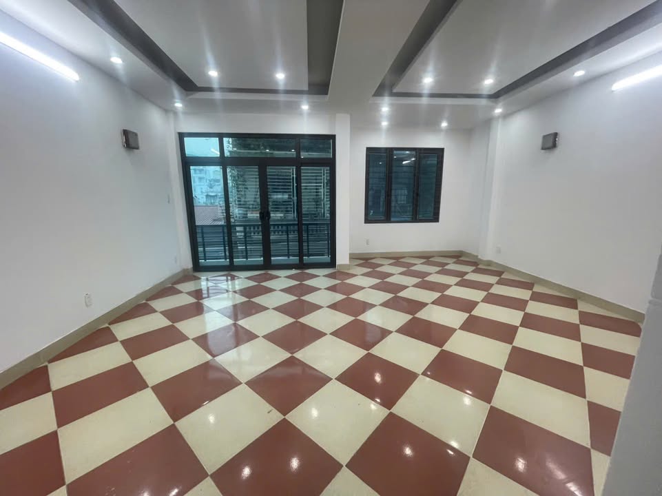 Nhà riêng Định Công 65m² giá 32 tỷ - Thiết kế đa năng, tiện lợi cho kinh doanh