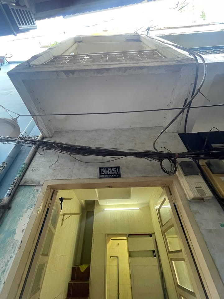 Nhà hẻm 120 Trần Hưng Đạo, P.Nguyễn Cư Trinh, Q.1 - Giá 2.1 tỷ, sổ hồng chính chủ!