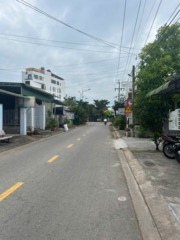 Nhà bán đường Nguyễn Văn Cừ, La Gi 173m² giá 2.79 tỷ - Vị trí đắc địa, kinh doanh thuận lợi!