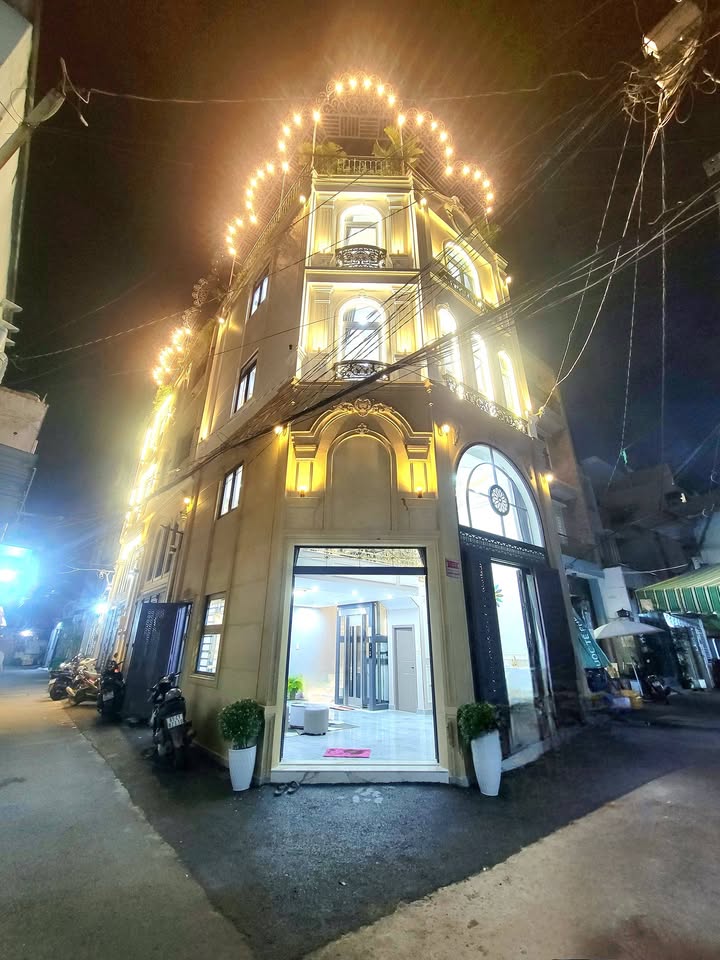 Biệt thự phố Gò Vấp 49.4m² giá 7.9 tỷ - Thiết kế hiện đại, thang máy tiện nghi!