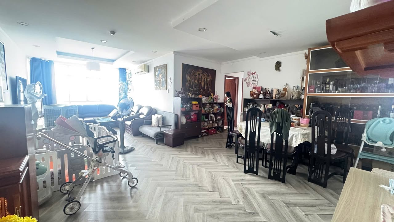 Căn hộ Giai Việt, Quận 8, 150m² giá 6.2 tỷ - Sổ hồng chính chủ, view thoáng mát!