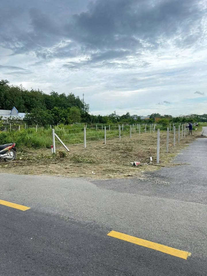 Đất góc 2 mặt tiền đường Bà Thiên, Nhuận Đức 174m² giá 2.35 tỷ - Cơ hội đầu tư sinh lời!